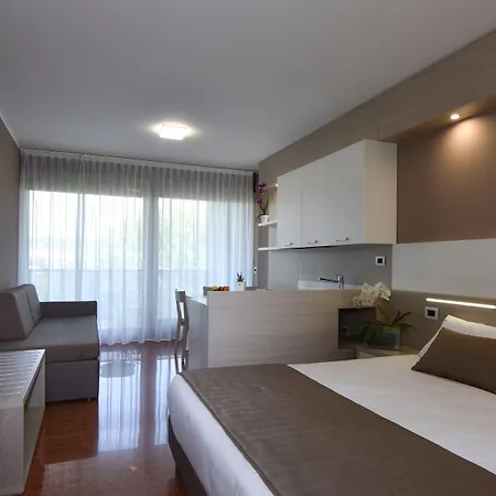 All'adige Aparthotel 4*