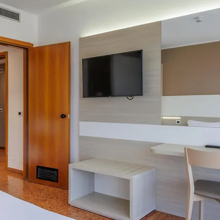 All'adige Aparthotel 4*