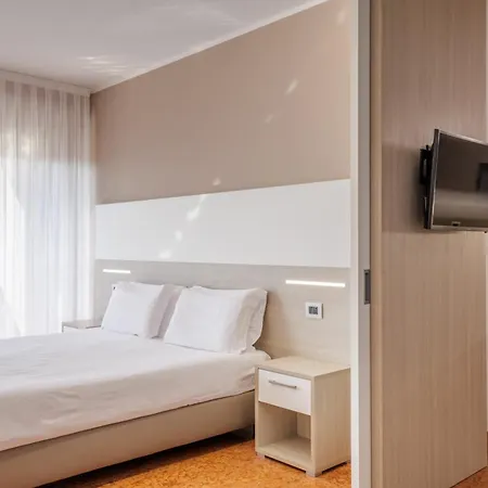 All'adige Aparthotel 4*