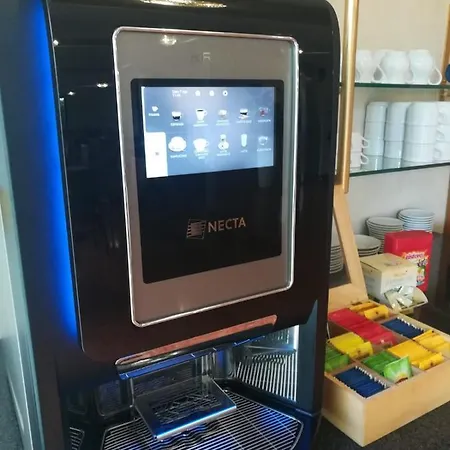 阿迪杰河酒店