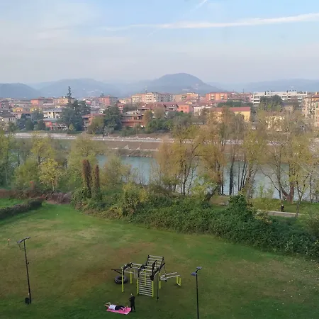 公寓式酒店 阿迪杰河酒店 4*