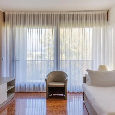 レジデンス アラーディジェ アパートホテル 4*