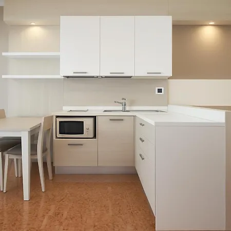 アパートホテル レジデンス アラーディジェ 4*