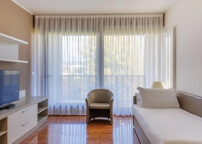 All'adige Aparthotel 4*